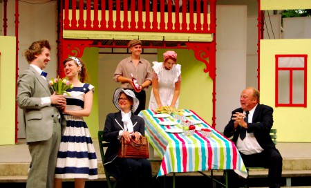Scenografi, kostym för sommarteatern Karöns lilla Kitty. (Ronneby Folkteater)