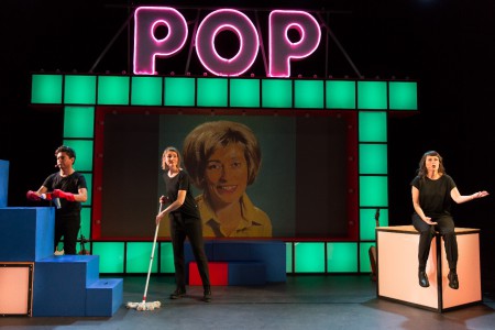 Kostym för Allt du måste veta om pop. Riksteatern. Scenograf Bengt Fröderberg. Ljus Carina Jernberg. Foto Martin Skoog.