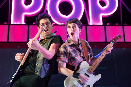 Kostym för Allt du måste veta om pop. Riksteatern. Scenograf Bengt Fröderberg. Ljus Carina Jernberg. Fotograf Martin Skoog.